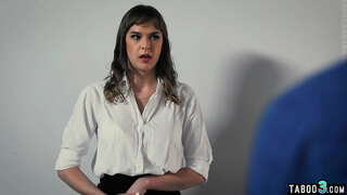 Couage ប្រពន្ធបញ្ជារបស់នាងបុគ្គលិ Vanguard ករបស់នាង hubby