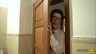 DADDY4K. పరీక్ష ఆధునిక మర్యాద