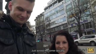 HUNT4K.ਹੰਟਰ ਮਿਲਦਾ ਹੈ ਲਾਲਚੀ ਵੇਸ਼ਵਾ Jocelyne Z &#039; ਤੇ Vaclav ਦੇ ਵਰਗ ਵਿਚ ਪ੍ਰਾਗ