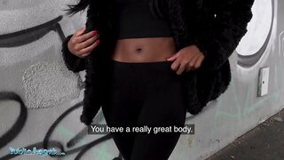 Олон нийтийн Төлөөлөгч, их БРИТАНИ Хар Ази Рэе аялдаг түүний том шүүслэг илжиг дээр асар их дик бэлэн