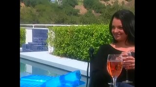 Beroa tatuaturik edertasun bele ile liluratzen dude ikaskide patio handiagoa lortzeko deskontua zehar etxea erosteko