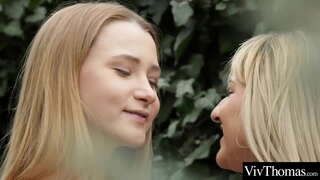 Sexy ਨੌਜਵਾਨ girlfriends lick ਹਰ ਇੱਕ ਹੋਰ ਕੱਲ pussies